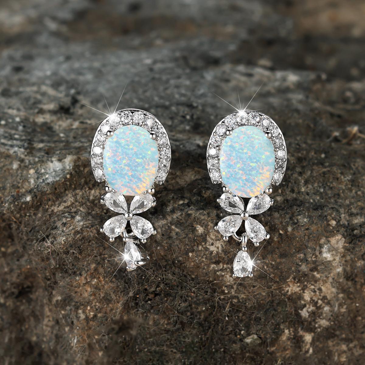 Korean Version Egg Shaped White Edged Waterdrop Flower Earrings Grand and Fashionable Diamond Studded Earrings
Korean Version Egg Shaped White Edged Waterdrop Flower Earrings Grand and Fashionable Diamond Studded Earrings