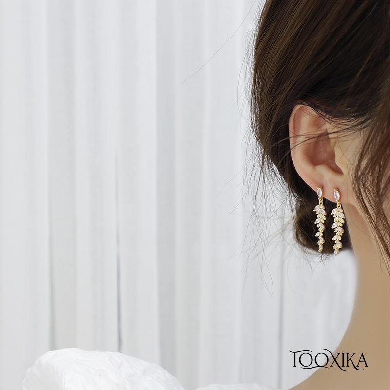 Tooxika Micro-inlaid Zircon 14k Gold-plated Leaf Design Exquisite Shape Temperament Female Earrings
Tooxika Micro-inlaid Zircon 14k Gold-plated Leaf Design Exquisite Shape Temperament Female Earrings
