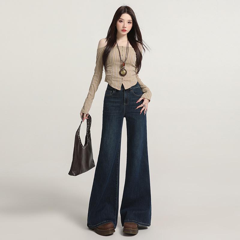 Women s Light Blue Petite High-Waisted Micro-Flare Jeans, Spring 2026 Collection - Loose, Slimming Fit S
Women s Light Blue Petite High-Waisted Micro-Flare Jeans, Spring 2026 Collection - Loose, Slimming Fit S