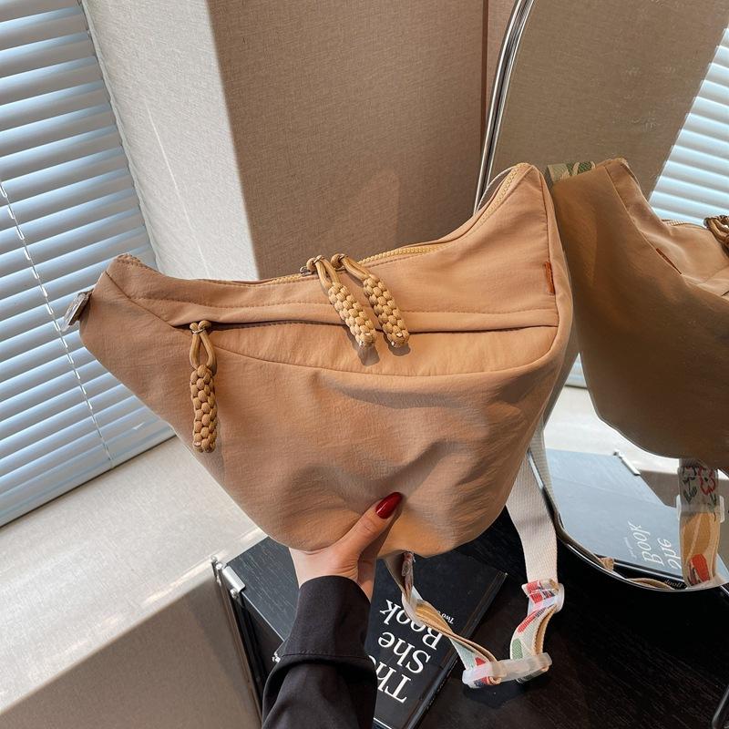 Large Capacity Dumpling Bag, New Lightweight Broadband Crossbody Bag, Commuting Leisure Contrasting Color Canvas Shoulder Bag хакі
Large Capacity Dumpling Bag, New Lightweight Broadband Crossbody Bag, Commuting Leisure Contrasting Color Canvas Shoulder Bag хакі