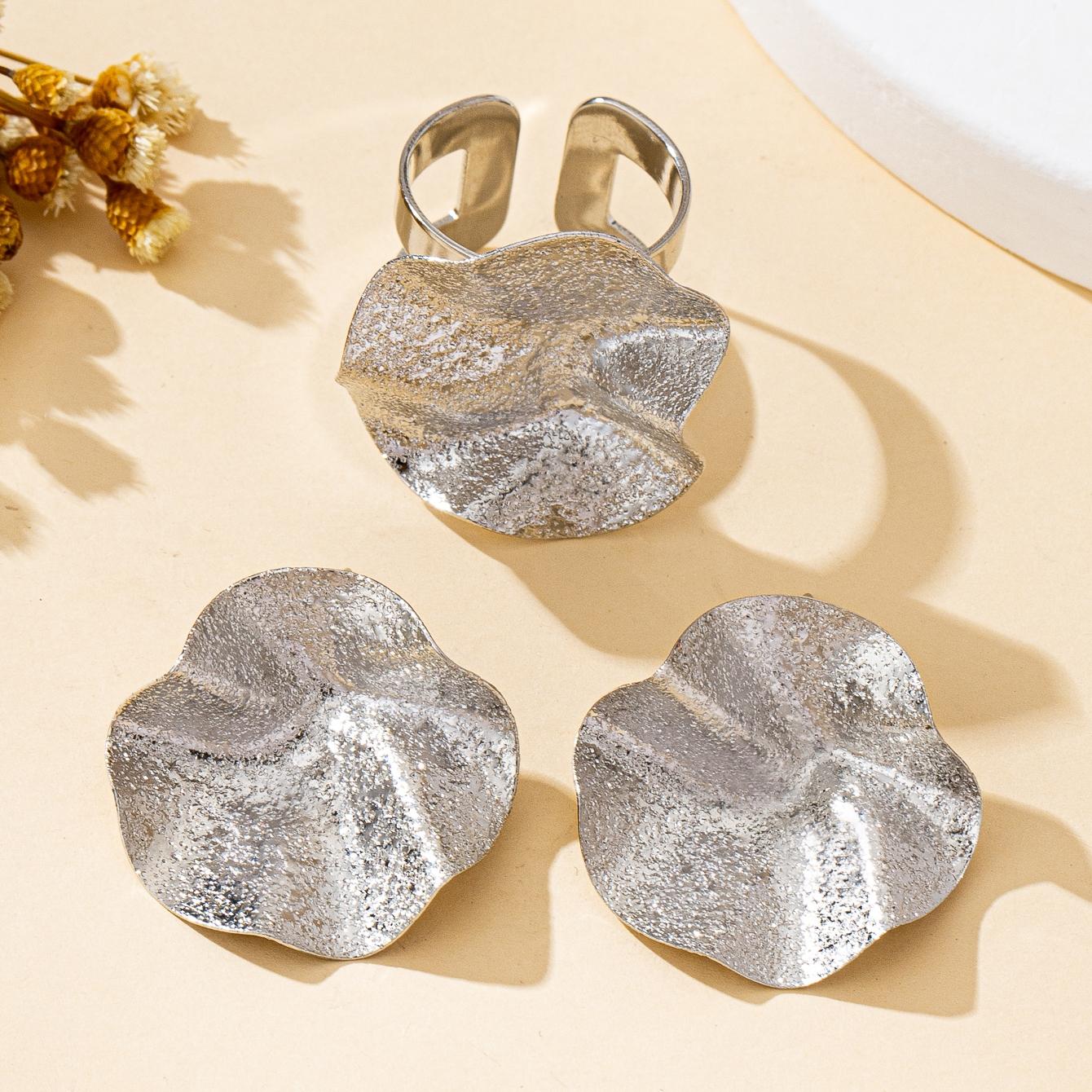 A Set of Women s Jewelry: Irregular Geometric Shapes, Fashionable and Simple Earrings and Ring Set, Suitable for Daily Wear and Vacation Wear
A Set of Women s Jewelry: Irregular Geometric Shapes, Fashionable and Simple Earrings and Ring Set, Suitable for Daily Wear and Vacation Wear