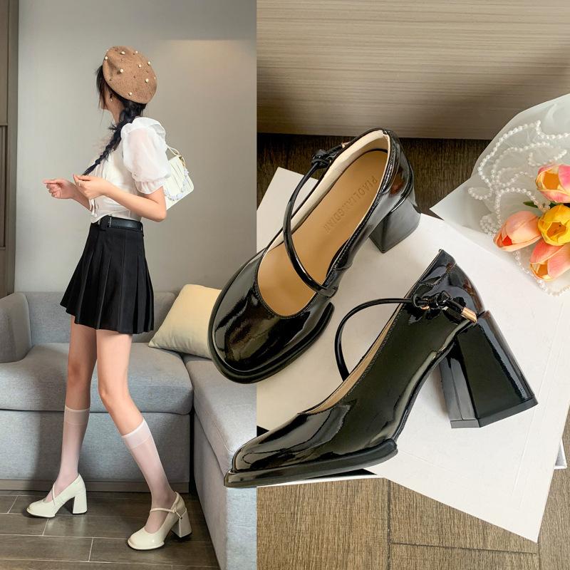 2024 Spring and Autumn New French Retro Light Mouth Mary Jane Shoes Women s Pearl Round Head Thick Heel High Heel Black Single Shoes 40
2024 Spring and Autumn New French Retro Light Mouth Mary Jane Shoes Women s Pearl Round Head Thick Heel High Heel Black Single Shoes 40