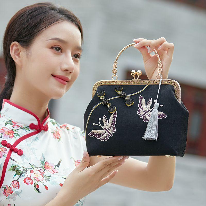 Johnature Ретро Cheongsam Женская сумка Универсальная элегантная сумка в китайском стиле Сумочка Дамы Маленькая цепочка Сумки на плечо
Johnature Ретро Cheongsam Женская сумка Универсальная элегантная сумка в китайском стиле Сумочка Дамы Маленькая цепочка Сумки на плечо