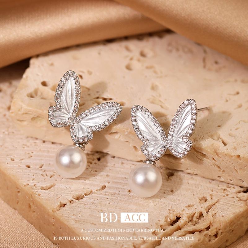 2024 French Butterfly Pearl Earrings: Elegant, Light Luxury Studs with Niche Design
2024 French Butterfly Pearl Earrings: Elegant, Light Luxury Studs with Niche Design