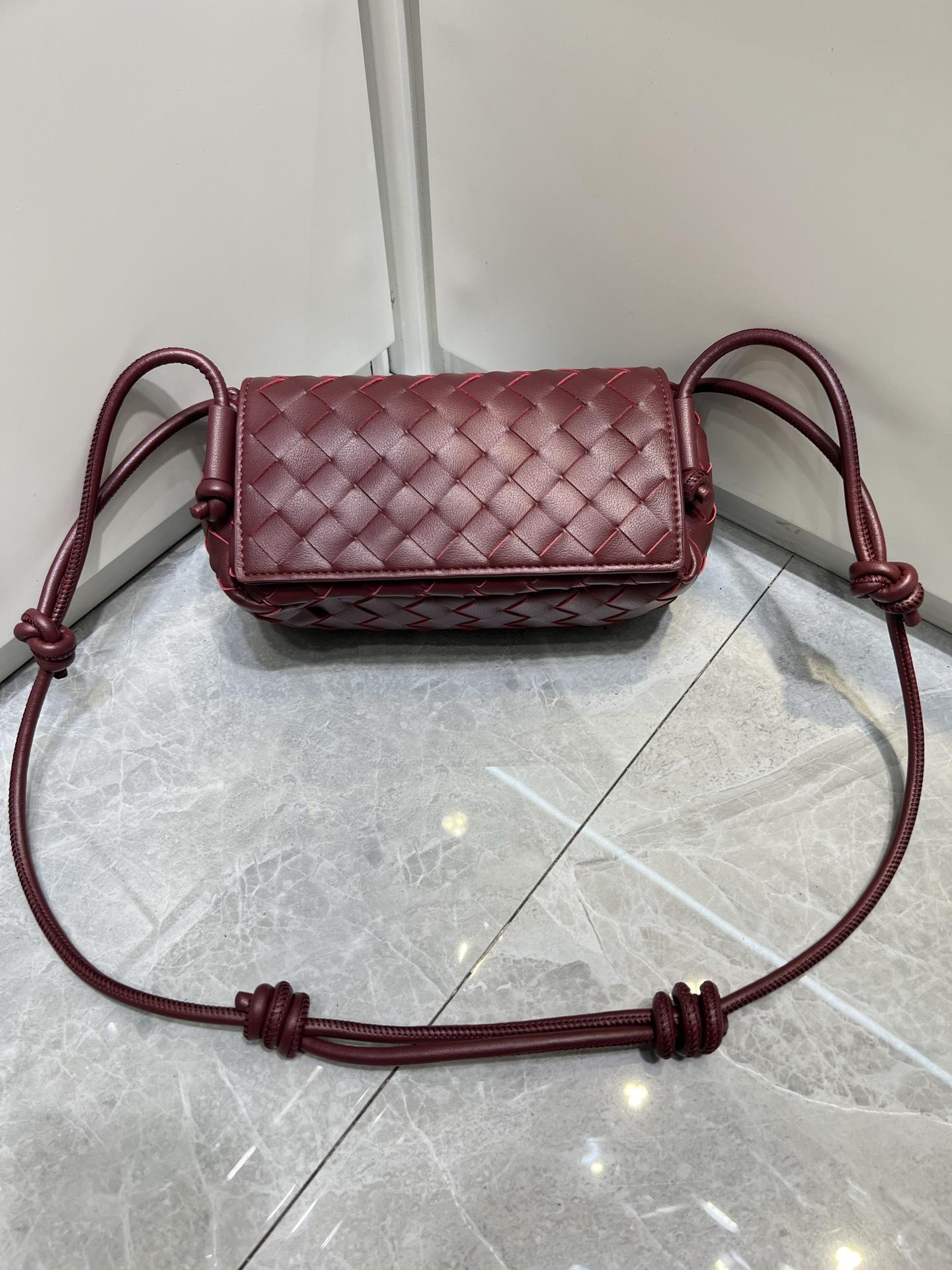 25 Matte Knitted Women s Bag Small Square Genuine Leather Single Shoulder Diagonal Cross Simple Fashionable All-matching Women 21x9x13
25 Matte Knitted Women s Bag Small Square Genuine Leather Single Shoulder Diagonal Cross Simple Fashionable All-matching Women 21x9x13