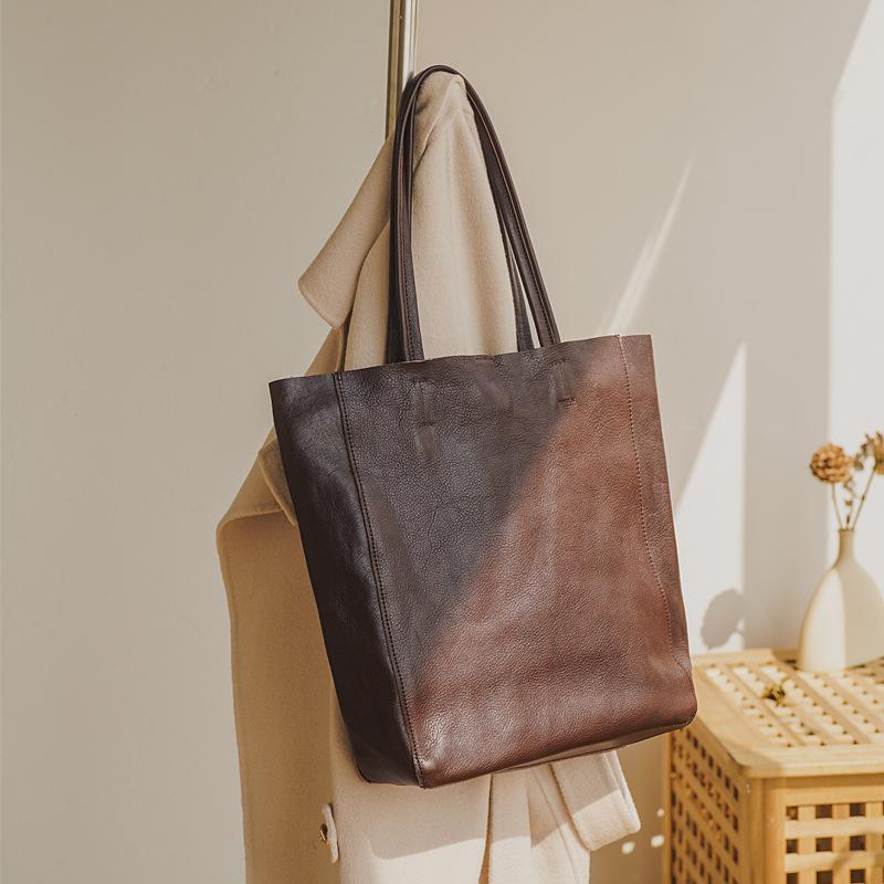 Жіноча сумка Johnature Casual Tote з натуральної шкіри у вінтажному стилі великої місткості. Прості універсальні сумки через плече зі справжньої коров’ячої шкіри кавовий
Жіноча сумка Johnature Casual Tote з натуральної шкіри у вінтажному стилі великої місткості. Прості універсальні сумки через плече зі справжньої коров’ячої шкіри кавовий