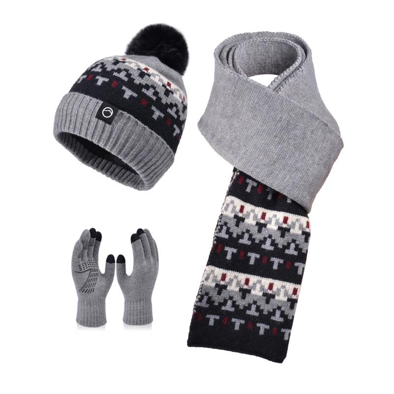 Зимняя шапка, шарф, комплект из трех предметов, женская бархатная защита ушей, защита от холода и тепла, шапка-пуловер, модная уличная вязаная шерстяная шапка.
Зимняя шапка, шарф, комплект из трех предметов, женская бархатная защита ушей, защита от холода и тепла, шапка-пуловер, модная уличная вязаная шерстяная шапка.