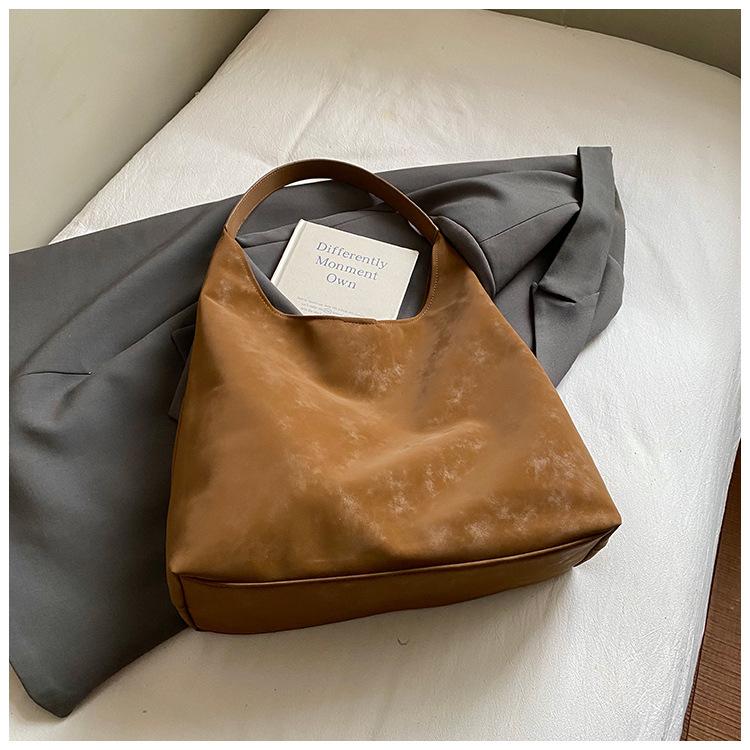 2025 autumn new niche matte fashion casual simple going out commuting fashionable shoulder underarm handbag коричневый
2025 autumn new niche matte fashion casual simple going out commuting fashionable shoulder underarm handbag коричневый