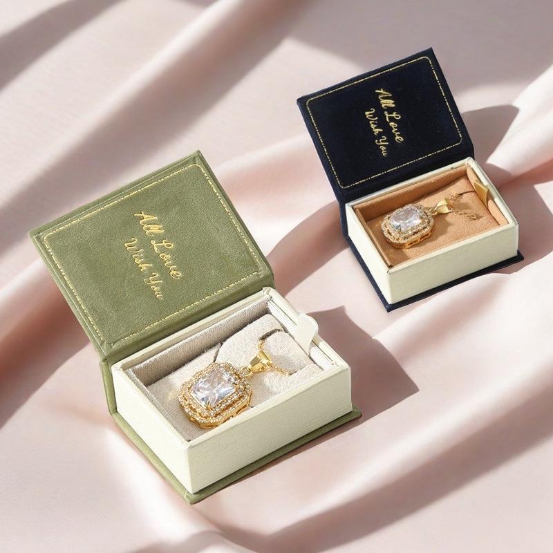 Retro Flip-Top Jewelry Box: Book-Style Design for Rings and Necklaces Red Mini Pendant Box (Leather Paper)
Retro Flip-Top Jewelry Box: Book-Style Design for Rings and Necklaces Red Mini Pendant Box (Leather Paper)
