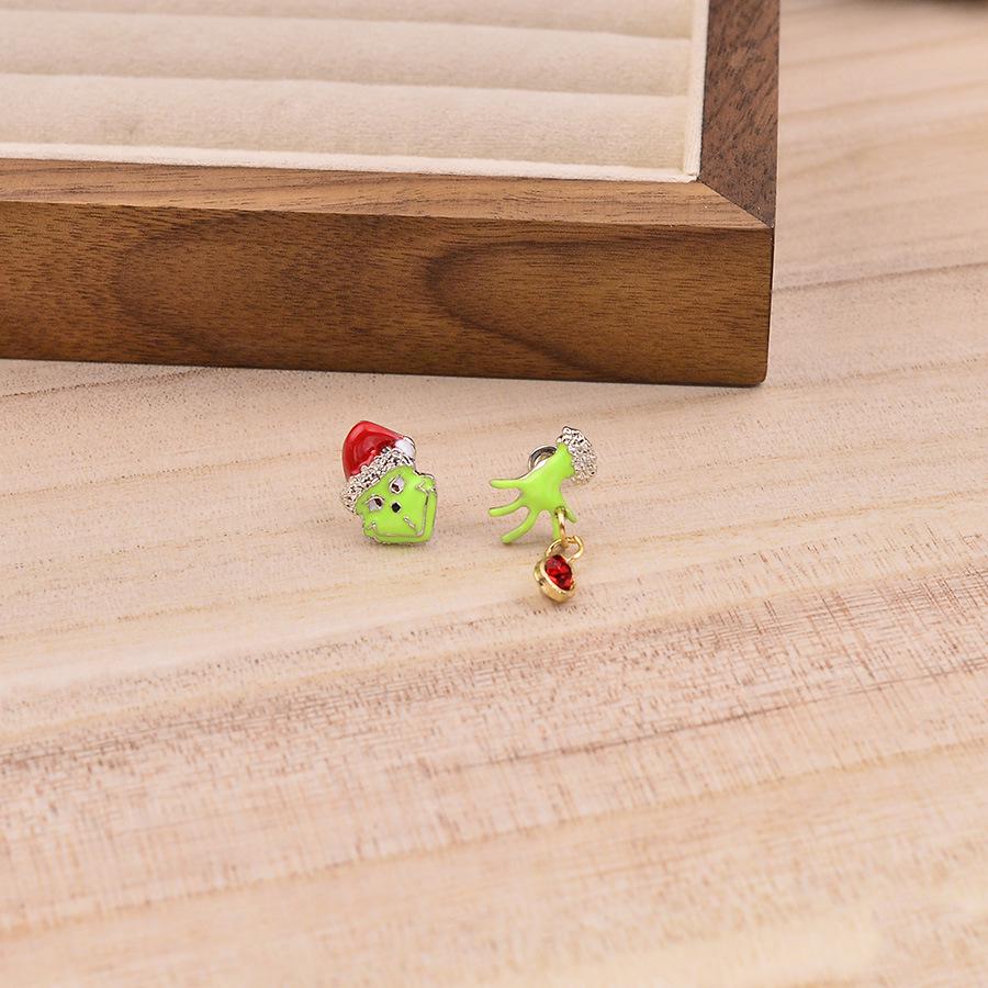 Европейская и американская мода Рождественские серьги в виде руки зеленого монстра Гринча - Креативные украшения для вечеринки
Европейская и американская мода Рождественские серьги в виде руки зеленого монстра Гринча - Креативные украшения для вечеринки