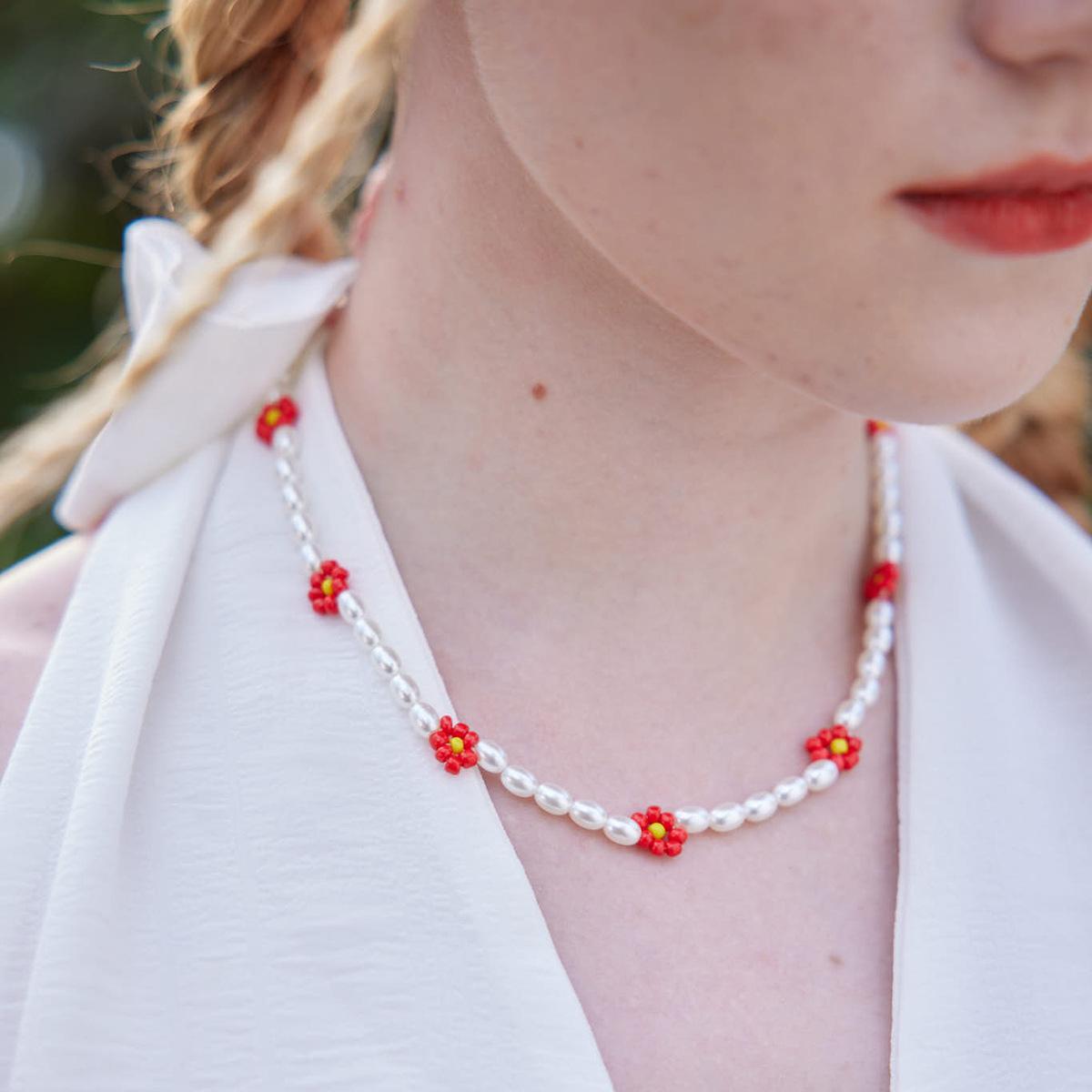 Bohemian daisy woven collarbone necklace, holiday style rice-shaped imitation pearl colored necklace
Bohemian daisy woven collarbone necklace, holiday style rice-shaped imitation pearl colored necklace
