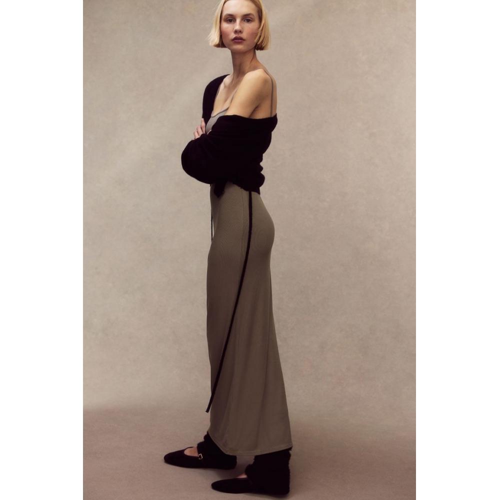 Платье макси HM Revide серое
Платье макси HM Revide серое