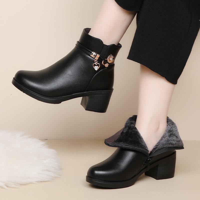 2024 зимние теплые ботильоны из натуральной кожи для женщин, квадратный каблук, застежка-молния, платформа, водонепроницаемые нескользящие ботинки для мам 10 чёрный
2024 зимние теплые ботильоны из натуральной кожи для женщин, квадратный каблук, застежка-молния, платформа, водонепроницаемые нескользящие ботинки для мам 10 чёрный