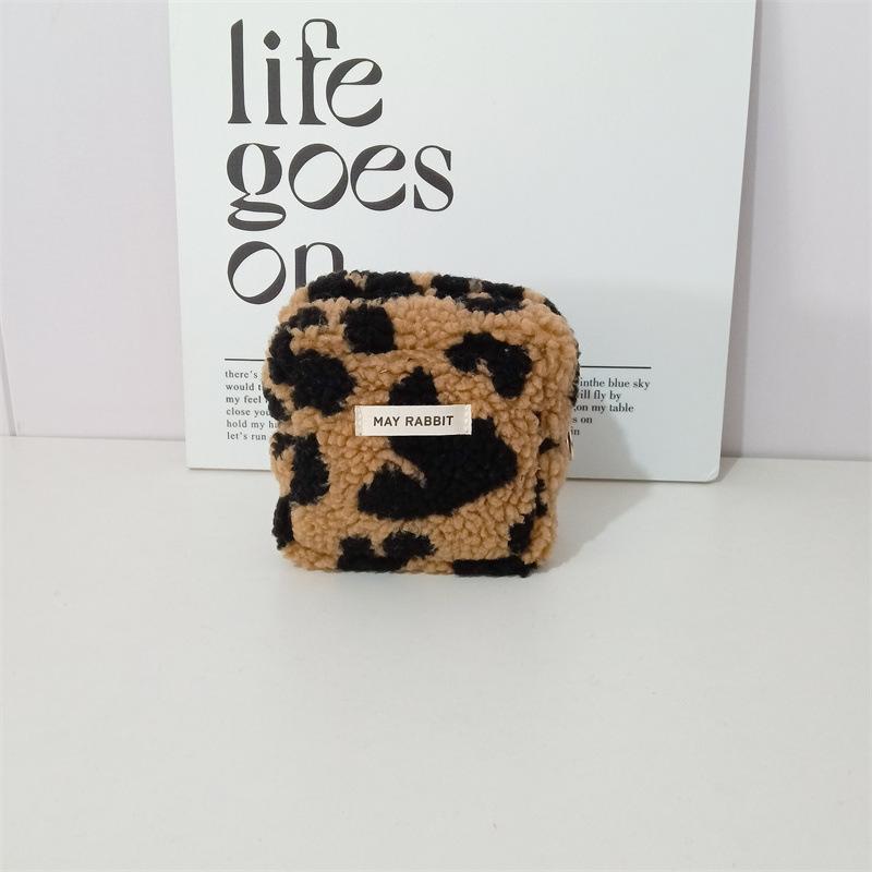 2026 Plush Square Makeup Bag Makeup Pouch Cosmetics Organizer Sanitary Pad Pouch Business Travel Wash Bag Lipstick Key ID Bag
2026 Plush Square Makeup Bag Makeup Pouch Cosmetics Organizer Sanitary Pad Pouch Business Travel Wash Bag Lipstick Key ID Bag