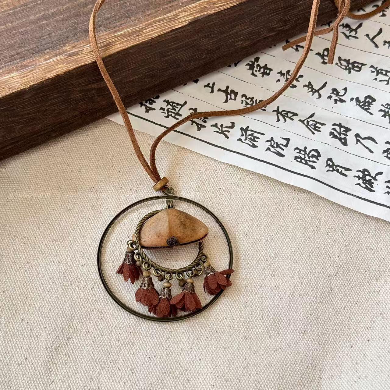 Женское ожерелье Zen Retro с перьями - Этническая многослойная цепочка с бусинами для ключицы, длинный богемный стиль
Женское ожерелье Zen Retro с перьями - Этническая многослойная цепочка с бусинами для ключицы, длинный богемный стиль