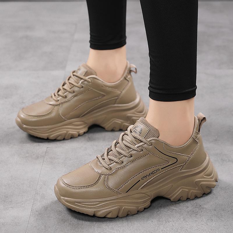 Кожаные женские туфли кроссовки на платформе кроссовки для папы обувь с волнистой подошвой женские повседневные одинарные туфли кожаные мягкие удобные с легкой подошвой 42
Кожаные женские туфли кроссовки на платформе кроссовки для папы обувь с волнистой подошвой женские повседневные одинарные туфли кожаные мягкие удобные с легкой подошвой 42