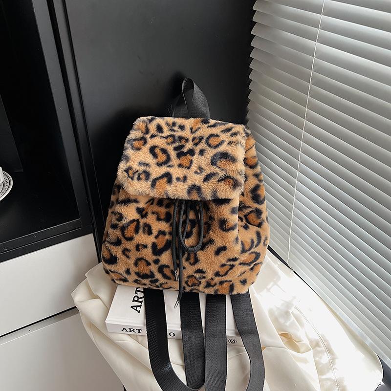 Осень и зима универсальный повседневный рюкзак с леопардовым принтом женский нишевый новый модный пушистый рюкзак
Осень и зима универсальный повседневный рюкзак с леопардовым принтом женский нишевый новый модный пушистый рюкзак