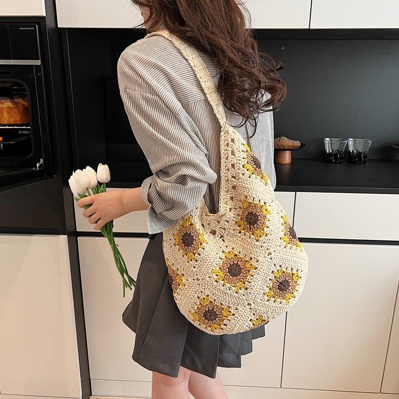 2025 spring new cotton crochet hollow tote bag woven shoulder women s bag straw armpit bag
2025 spring new cotton crochet hollow tote bag woven shoulder women s bag straw armpit bag