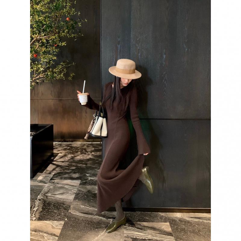 Retro Slim Fit Bell Sleeve Knit Dress - Round Neck, Button Detail, Thin Base Layer for Autumn/Winter Medium
Retro Slim Fit Bell Sleeve Knit Dress - Round Neck, Button Detail, Thin Base Layer for Autumn/Winter Medium