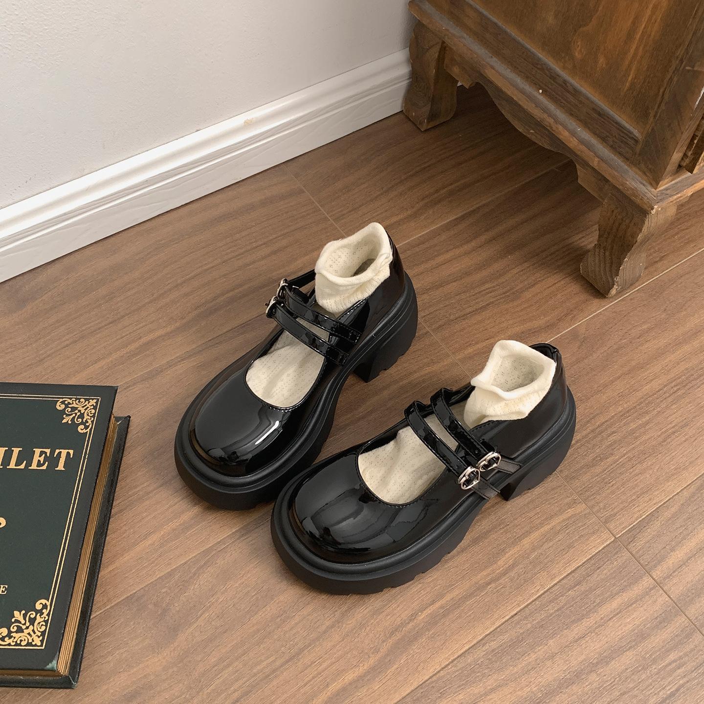 Retro silver British style thick heel platform small leather shoes women s 2025 new summer skirt heightening Mary Jane shoes 40 чорний
Retro silver British style thick heel platform small leather shoes women s 2025 new summer skirt heightening Mary Jane shoes 40 чорний
