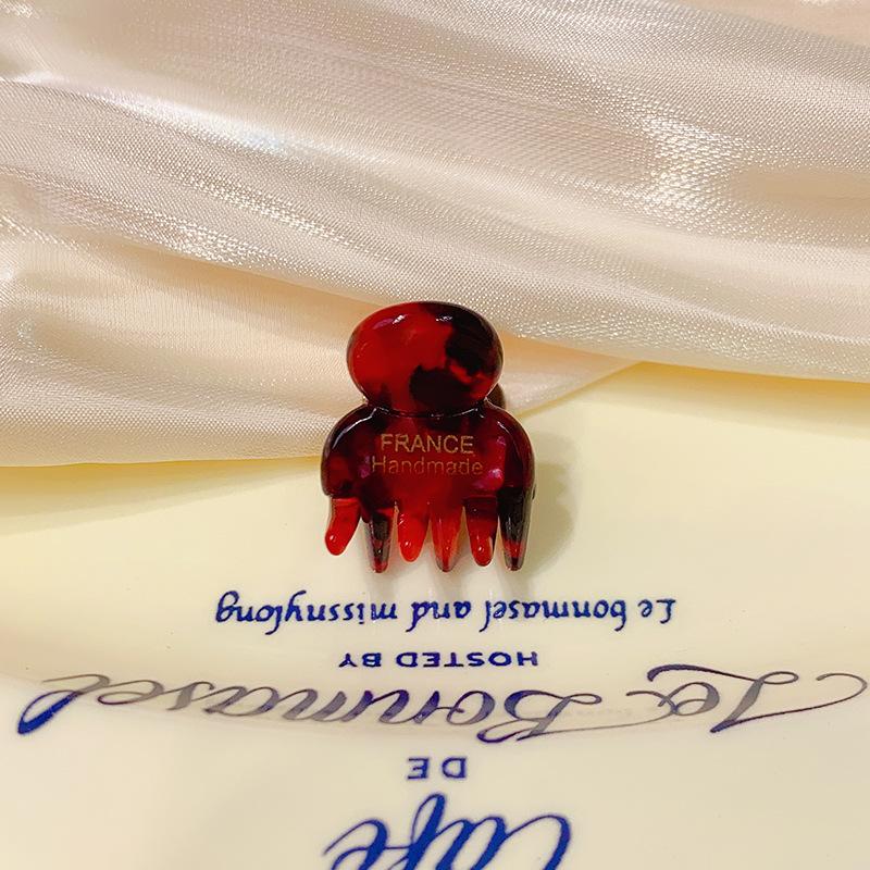 Модные женские маленькие когти для волос, крабовые зажимы, корейские мини-заколки для волос с уксусной кислотой, заколки для волос для женщин, аксессуары для волос, головной убор
Модные женские маленькие когти для волос, крабовые зажимы, корейские мини-заколки для волос с уксусной кислотой, заколки для волос для женщин, аксессуары для волос, головной убор