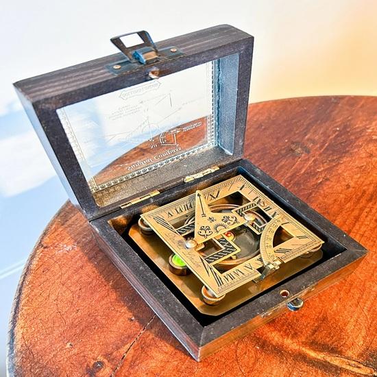 10.16 cm Victorian Nautical Style Sundial Compass with Wooden Box Gift Wedding, Thanksgiving, Chinese New Year, Christmas
10.16 cm Victorian Nautical Style Sundial Compass with Wooden Box Gift Wedding, Thanksgiving, Chinese New Year, Christmas