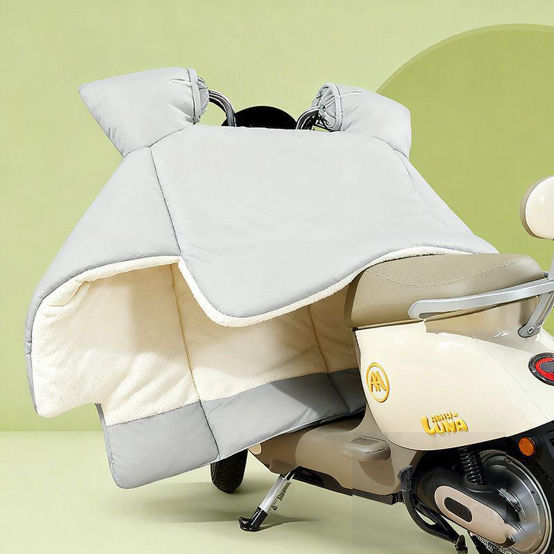 Thickened Velvet-Lined Electric Car & Motorcycle Winter Windshield Quilt: Waterproof & Cold-Proof.
Thickened Velvet-Lined Electric Car & Motorcycle Winter Windshield Quilt: Waterproof & Cold-Proof.