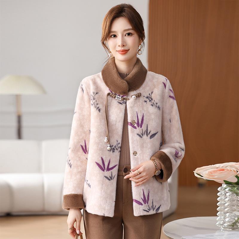 Mom s 2024 Waterproof Mink Velvet Short Jacket: Chinese Style Leather and Fur for Middle-Aged & Elderly Women 2XL (110-125 jin)
Mom s 2024 Waterproof Mink Velvet Short Jacket: Chinese Style Leather and Fur for Middle-Aged & Elderly Women 2XL (110-125 jin)