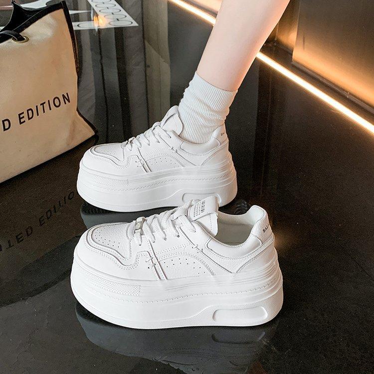 Маленькие белые туфли из кожи на мягкой подошве, женские дышащие, весна и осень 2025, новые туфли-маффины на толстой подошве, небольшие спортивные женские туфли с увеличением роста 40 белый
Маленькие белые туфли из кожи на мягкой подошве, женские дышащие, весна и осень 2025, новые туфли-маффины на толстой подошве, небольшие спортивные женские туфли с увеличением роста 40 белый