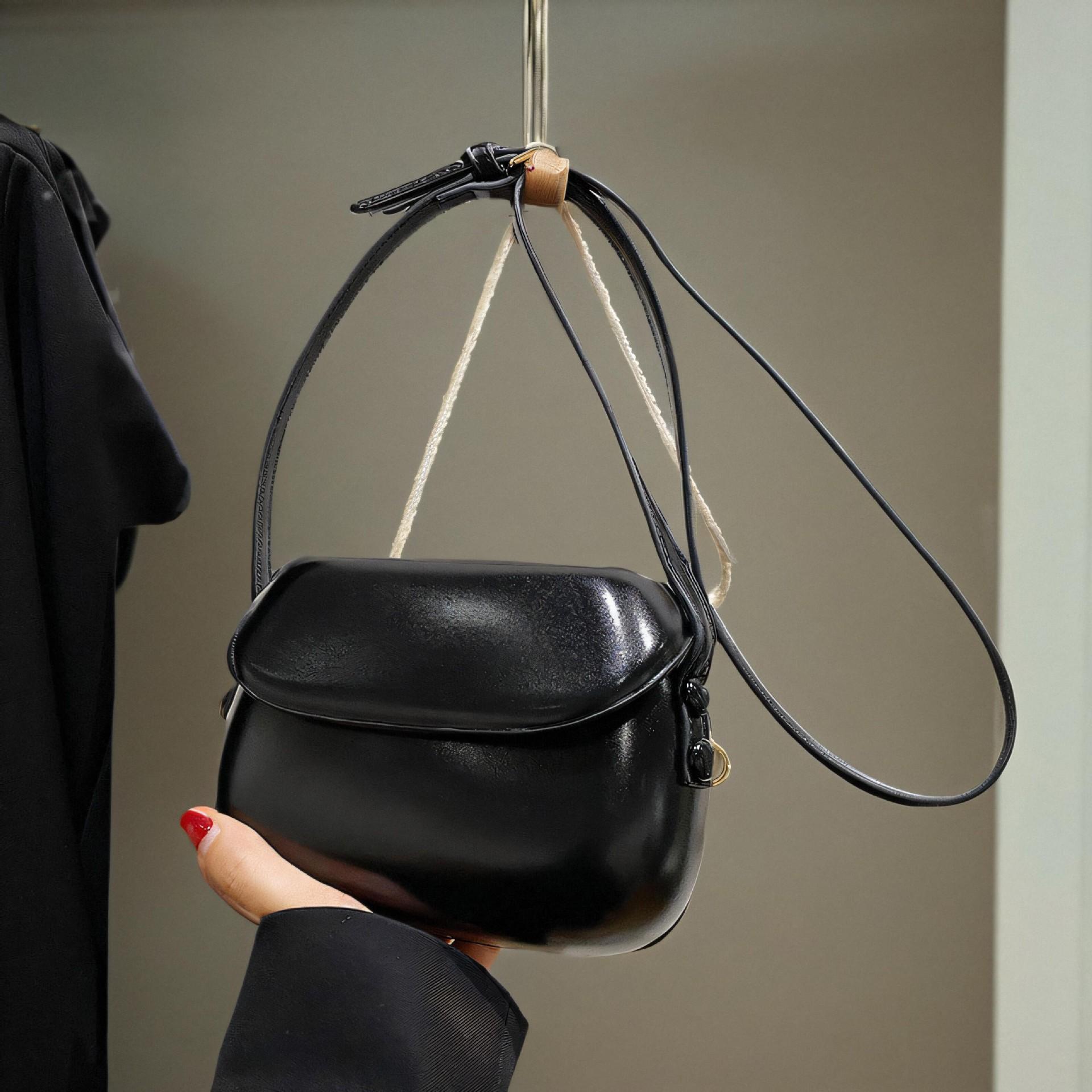 Saddle Bag Super Fire Small Bag Female Design Sense Niche Spring And Summer Shoulder Messenger Bag Premium Red Tide чорний
Saddle Bag Super Fire Small Bag Female Design Sense Niche Spring And Summer Shoulder Messenger Bag Premium Red Tide чорний