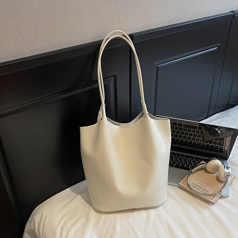 Simple and large-capacity bag women s 2025 summer new lightweight Tongkan shoulder bag high value tote bag bucket bag білий
Simple and large-capacity bag women s 2025 summer new lightweight Tongkan shoulder bag high value tote bag bucket bag білий