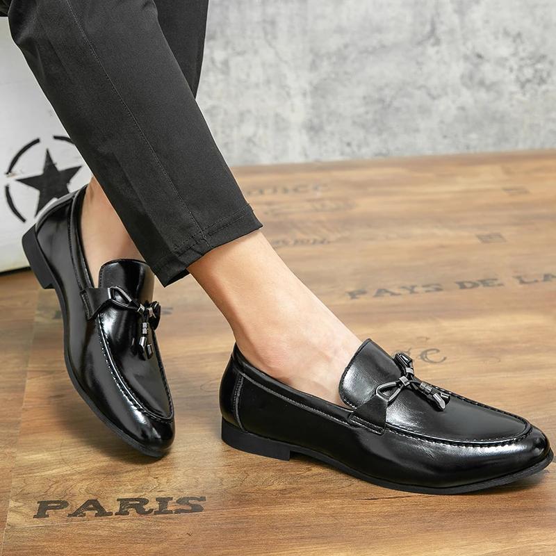 Мужские лоферы больших размеров из Великобритании, повседневная кожаная обувь, мужская обувь для вождения, свадебные мужские платья, туфли, кисточки, с острым носком 38-48 48 чёрный
Мужские лоферы больших размеров из Великобритании, повседневная кожаная обувь, мужская обувь для вождения, свадебные мужские платья, туфли, кисточки, с острым носком 38-48 48 чёрный