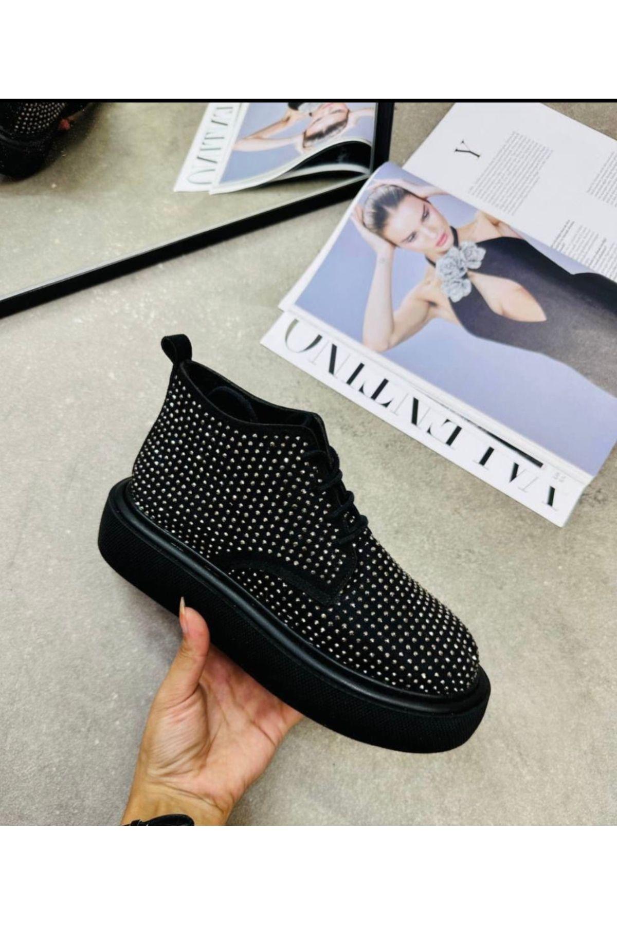 Женские современные стильные модные ботинки на шнуровке с платиновым камнем 37
Женские современные стильные модные ботинки на шнуровке с платиновым камнем 37