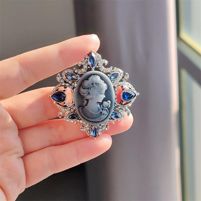 Ретро-модная популярная женская брошь, брошь в виде головы красавицы, высококачественная брошь со стразами, рельефная булавка для укладки
Ретро-модная популярная женская брошь, брошь в виде головы красавицы, высококачественная брошь со стразами, рельефная булавка для укладки