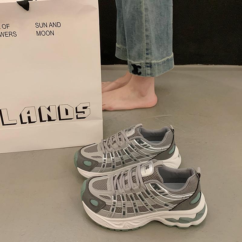 Mesh breathable dad shoes new color matching retro super fire light thick sole casual sports 40 срібний
Mesh breathable dad shoes new color matching retro super fire light thick sole casual sports 40 срібний