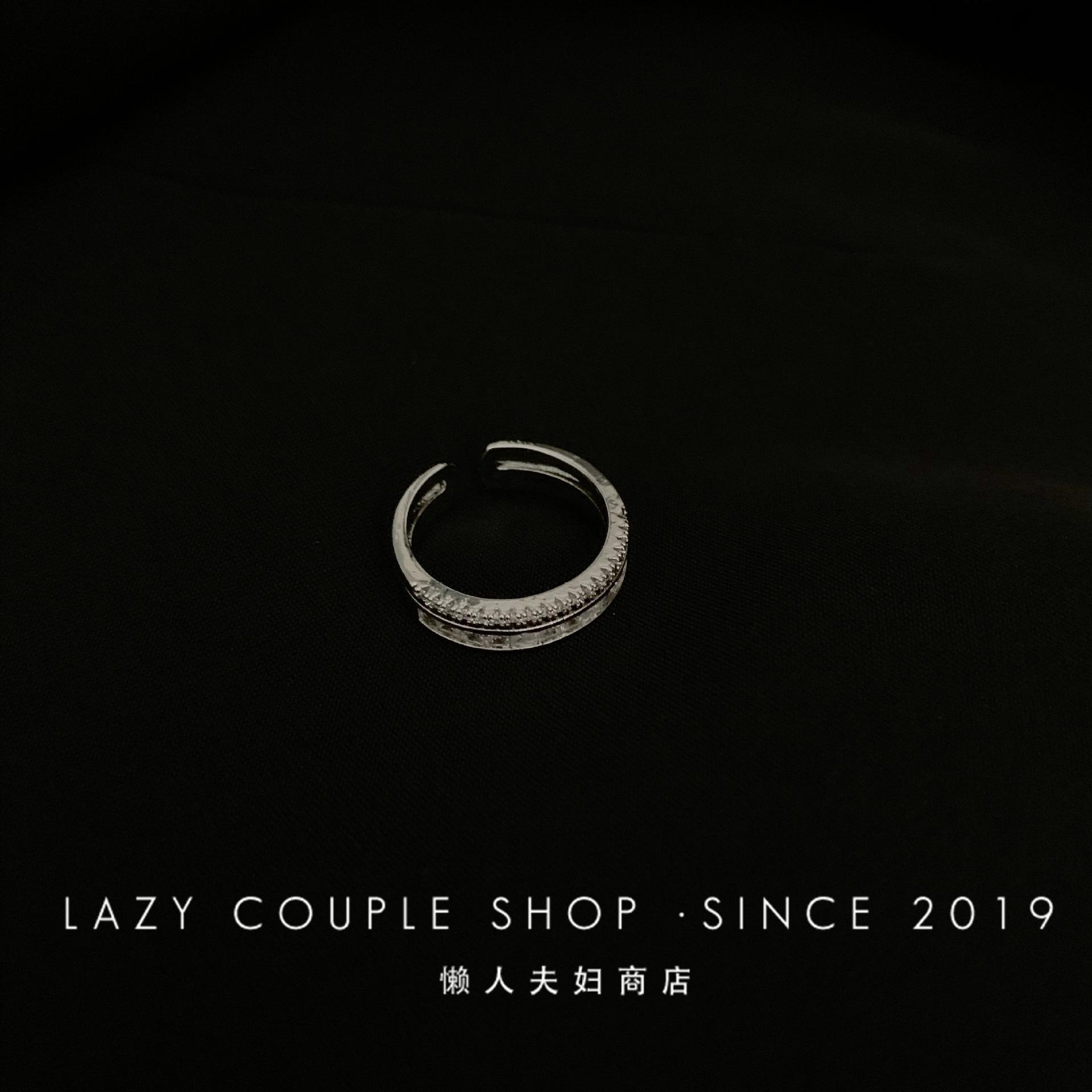 Light Luxury High-End Feeling Shows White Hands! Bouncing Ring Slightly Inlaid With Zirconium Super Flash Opening Adjustable Ring Woman срібний
Light Luxury High-End Feeling Shows White Hands! Bouncing Ring Slightly Inlaid With Zirconium Super Flash Opening Adjustable Ring Woman срібний
