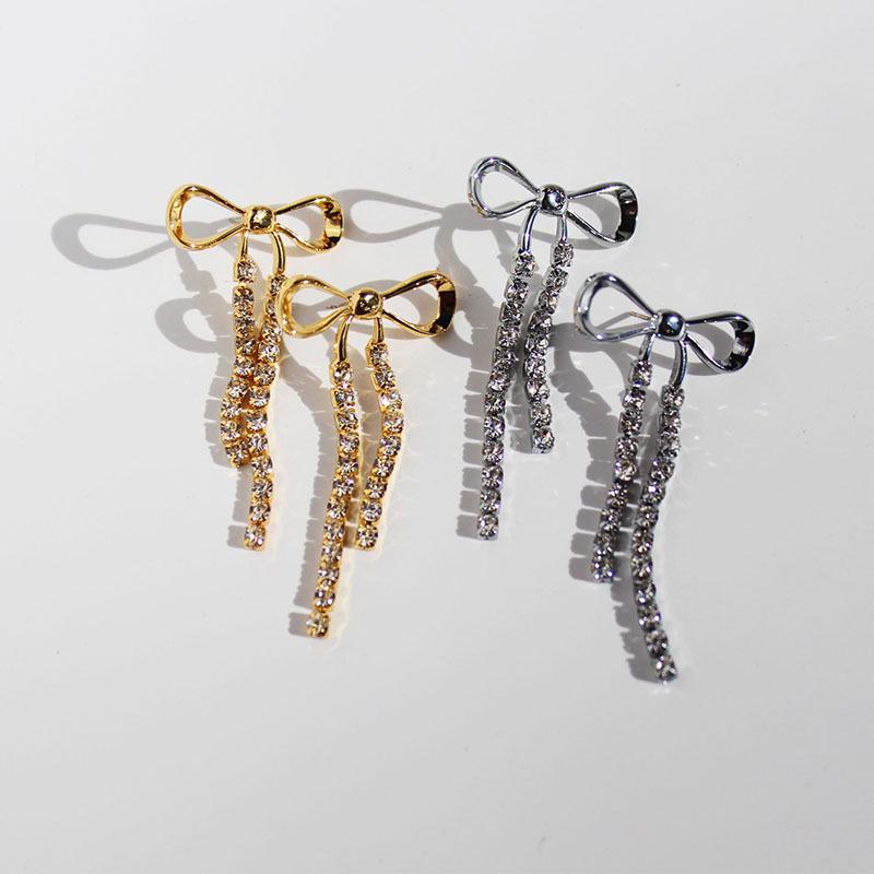 Dreamy Diamond Tassel Bow Earrings: Rococo Style, Sweet Cool Girl, Light Luxury, Preppy Studs. платиновый
Dreamy Diamond Tassel Bow Earrings: Rococo Style, Sweet Cool Girl, Light Luxury, Preppy Studs. платиновый
