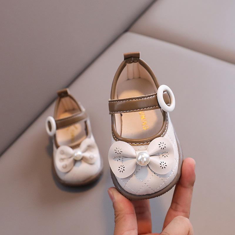 Girl Princess SandalsSummer New Korean Edition Child Soft Walking SingleShoe FashionGirl Anti Slip Daily Walking LeatherShoe 21
Girl Princess SandalsSummer New Korean Edition Child Soft Walking SingleShoe FashionGirl Anti Slip Daily Walking LeatherShoe 21