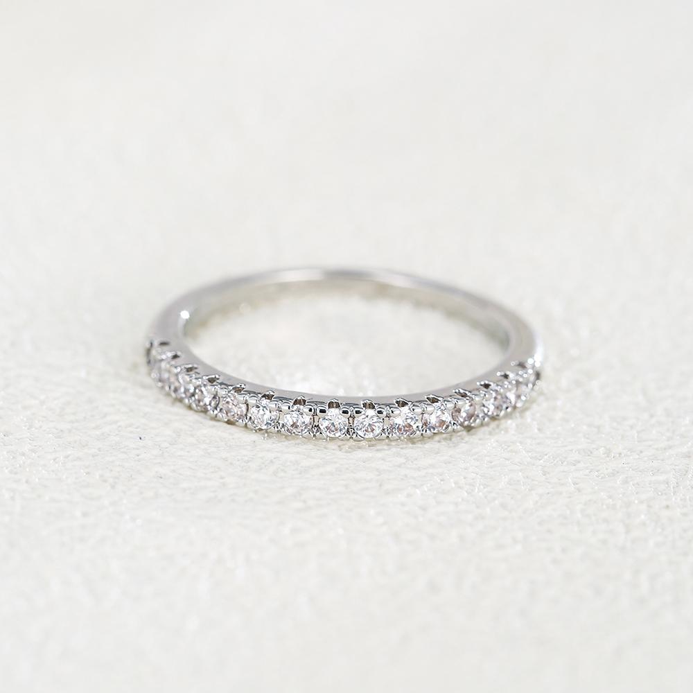 Emmaya New Arrival Shiny Thin Ring With Tiny And Cute AAA Zirconia Three Colors Choice For Female Modern Style Party Fine Gift 9 біле золото кольору
Emmaya New Arrival Shiny Thin Ring With Tiny And Cute AAA Zirconia Three Colors Choice For Female Modern Style Party Fine Gift 9 біле золото кольору