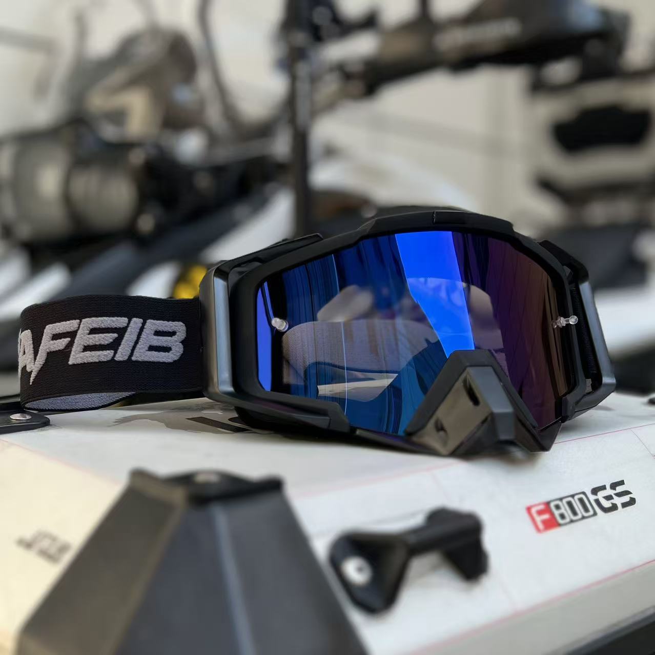 Anti-glare goggles: for cycling, motorcycle helmets, wind/dust protection, ATV.
Anti-glare goggles: for cycling, motorcycle helmets, wind/dust protection, ATV.