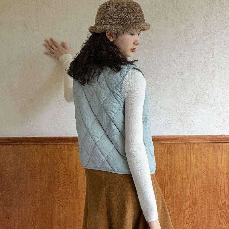 Two-Tone Quilted Cotton Jacket with Removable Vest for Women - Versatile Round Neck or Collared Layer, Perfect for Autumn and Winter Warmth. XL 140-165 lbs
Two-Tone Quilted Cotton Jacket with Removable Vest for Women - Versatile Round Neck or Collared Layer, Perfect for Autumn and Winter Warmth. XL 140-165 lbs