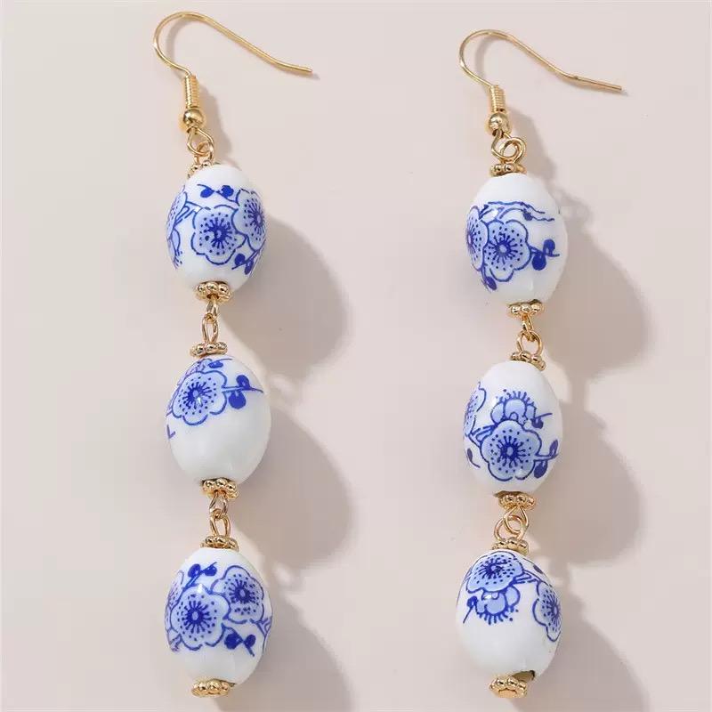 Retro New Chinese Blue And White Porcelain Ceramic Pendant Round Earrings Women Fashion Elegant Jewelry Accessories
Retro New Chinese Blue And White Porcelain Ceramic Pendant Round Earrings Women Fashion Elegant Jewelry Accessories