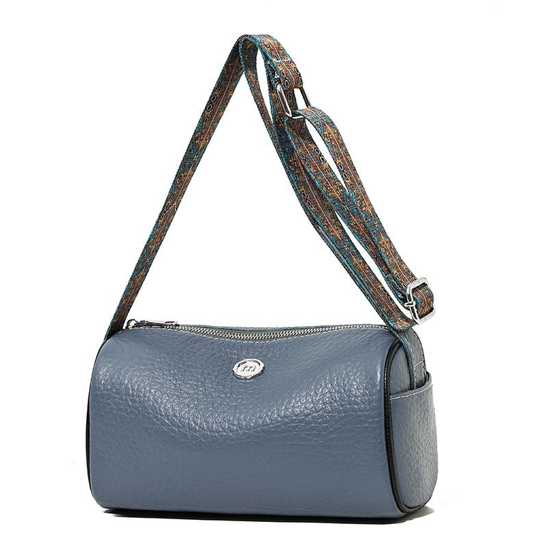 Leather women s bags, new trendy and fashionable large-capacity shoulder messenger bags, first-layer cowhide pillow bags. синій
Leather women s bags, new trendy and fashionable large-capacity shoulder messenger bags, first-layer cowhide pillow bags. синій