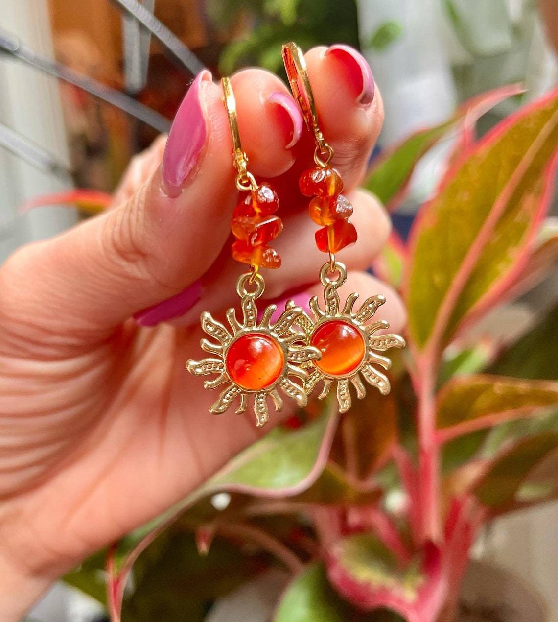 Romantic Bohemia Irregular Natural Stone Gold Color Sun Flower Inlay Opal Pendant Dangle Earrings for Women Charm Jewelry Gifts красный
Romantic Bohemia Irregular Natural Stone Gold Color Sun Flower Inlay Opal Pendant Dangle Earrings for Women Charm Jewelry Gifts красный