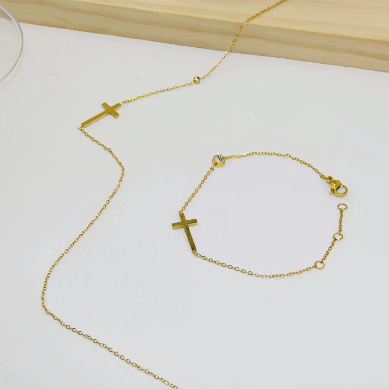 Non-fading Titanium Steel European and American Style Zircon Cross Necklace - Simple, Shiny Clavicle Chain
Non-fading Titanium Steel European and American Style Zircon Cross Necklace - Simple, Shiny Clavicle Chain