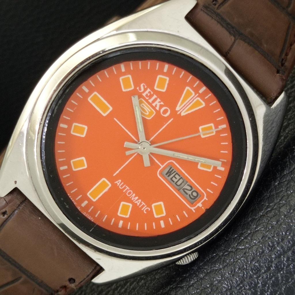 VINTAGE SEIKO 5 AUTOMATIC 7009A JAPAN MENS ORANGE COLOR DIAL WATCH a702096-5 R208-a702096
VINTAGE SEIKO 5 AUTOMATIC 7009A JAPAN MENS ORANGE COLOR DIAL WATCH a702096-5 R208-a702096
