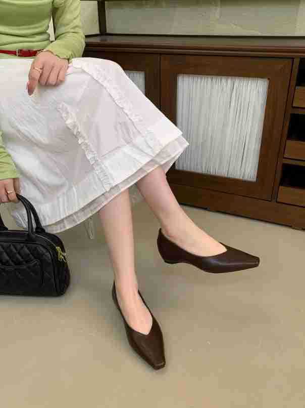Light Luxury High-End Women S Shoes Retro Spring And Autumn First-Layer Cowhide Square Head Thick Heel Shallow Mouth Versatile Temperament Women 40
Light Luxury High-End Women S Shoes Retro Spring And Autumn First-Layer Cowhide Square Head Thick Heel Shallow Mouth Versatile Temperament Women 40