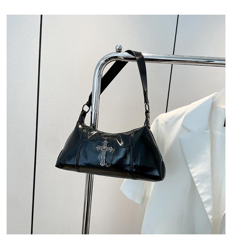 Fashion women s bags New large-capacity handbags Simple retro work commuter women s shoulder bags чорний
Fashion women s bags New large-capacity handbags Simple retro work commuter women s shoulder bags чорний