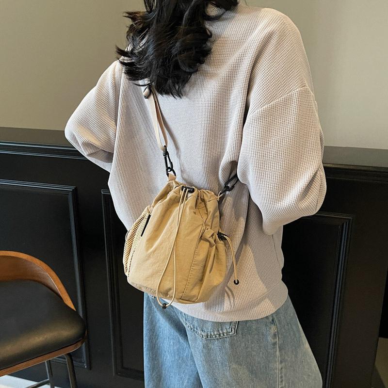 Literary and artistic style niche single shoulder crossbody small cloth bag mobile phone bag women s casual versatile fashion small bucket bag tide хаки
Literary and artistic style niche single shoulder crossbody small cloth bag mobile phone bag women s casual versatile fashion small bucket bag tide хаки
