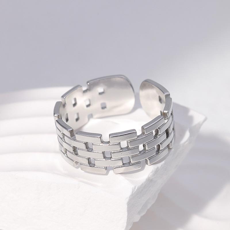 European and American Titanium Steel Women s 18k Gold Ring - Fashionable, Versatile, Minimalist Style, Tarnish-Free Jewelry.
European and American Titanium Steel Women s 18k Gold Ring - Fashionable, Versatile, Minimalist Style, Tarnish-Free Jewelry.